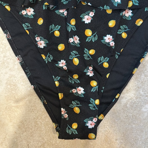 NWT! Victoria’s Secret Swim High Rise Ruffle Bikini Bottom Lemons M Fruit - Picture 6 of 7